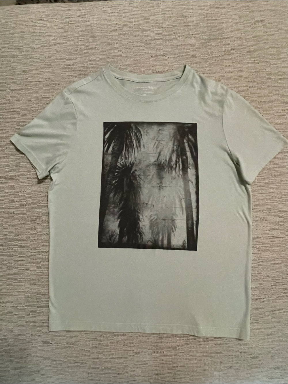 Banana Republic Men M Lot 2 Graphic Tees Golf Palm Tree Casual Athleisure - Picture 10 of 12